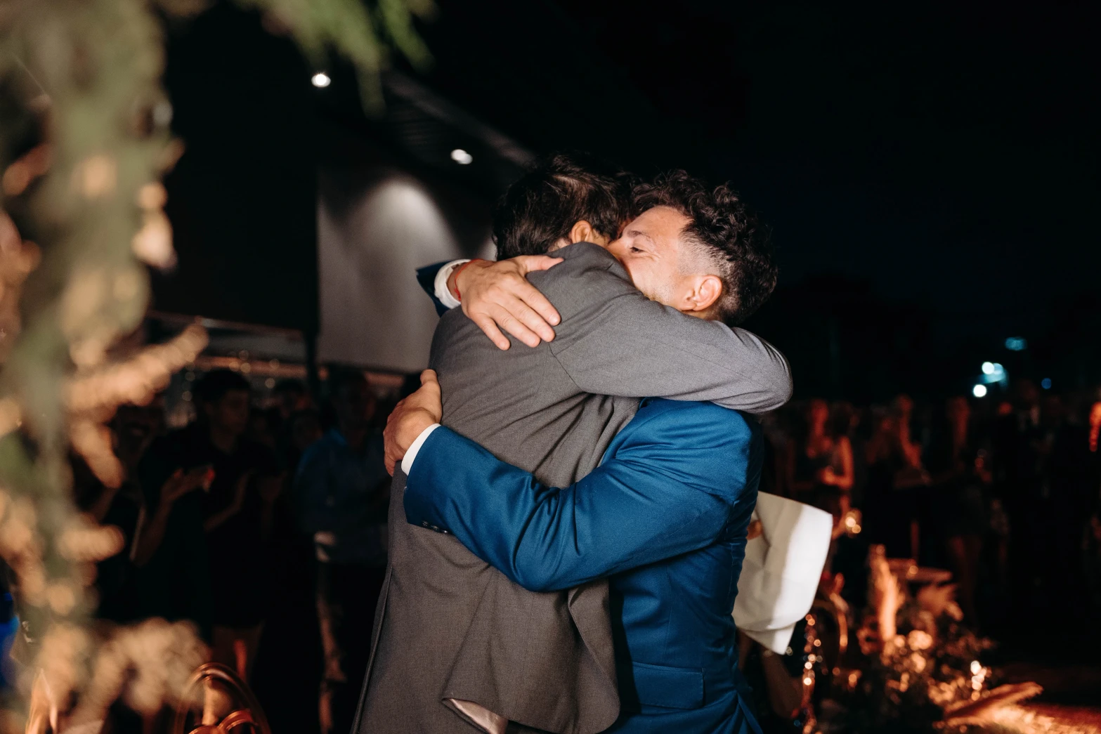 Foto de dos personas disfrutando el momento