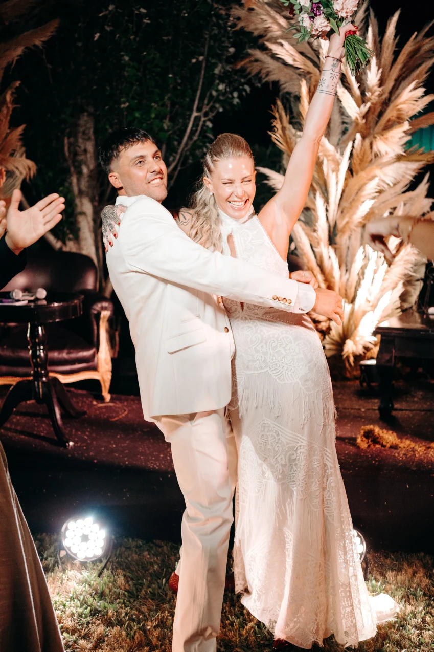 Foto de pareja de novios en su boda